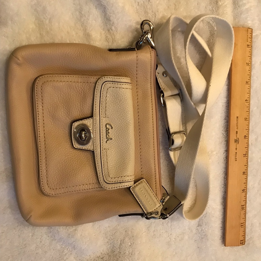 Cute Coach beige leather handbag